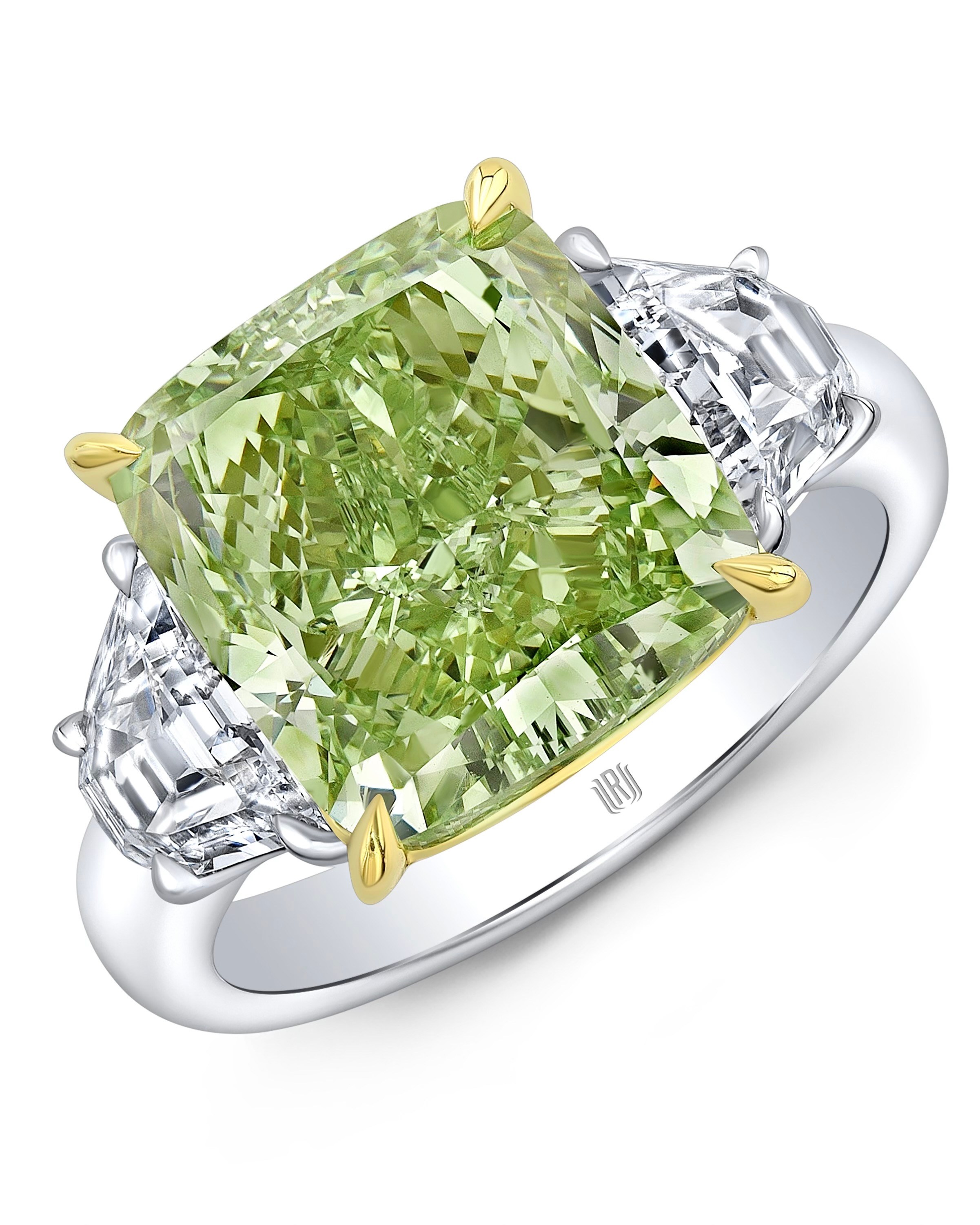 Jennifer Lopez's green diamond engagement ring 