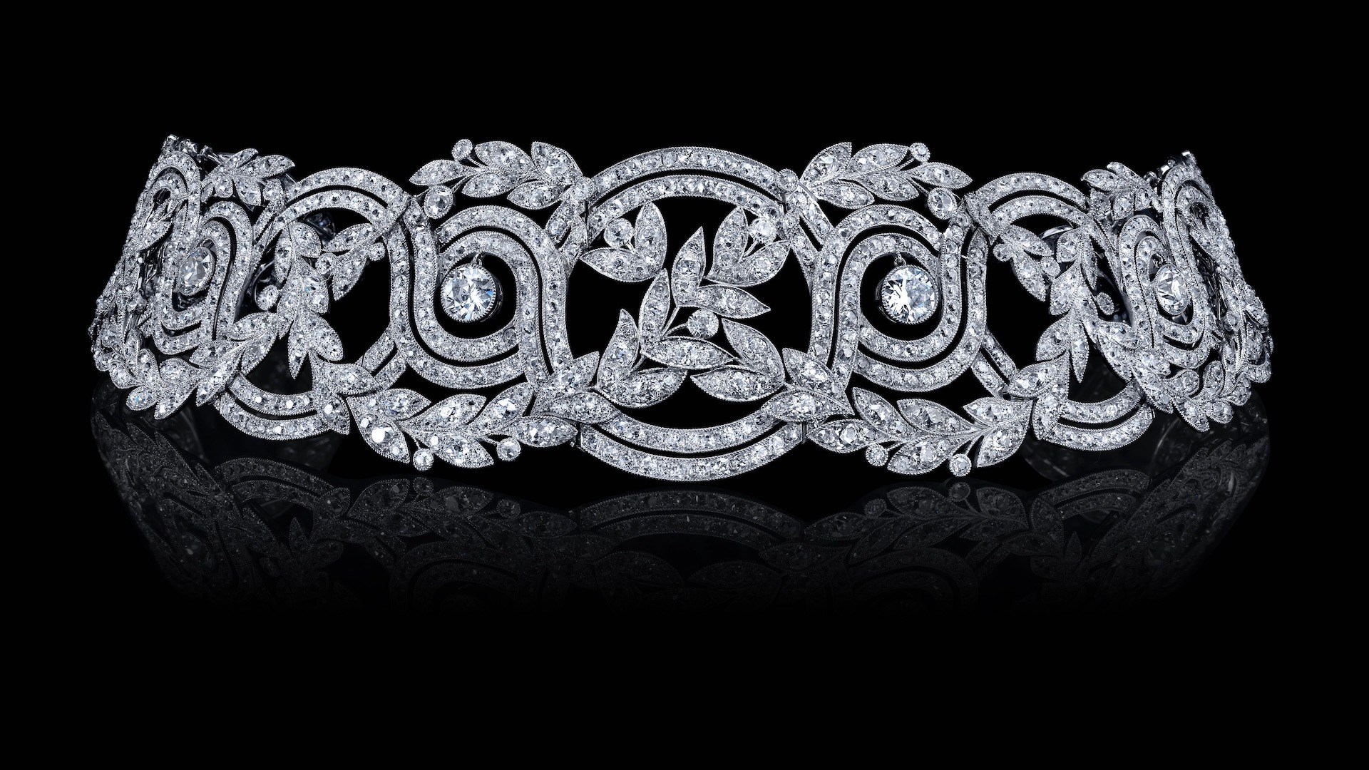 The "Elise Choker" as seen on Angelina Jolie in The Tourist. 