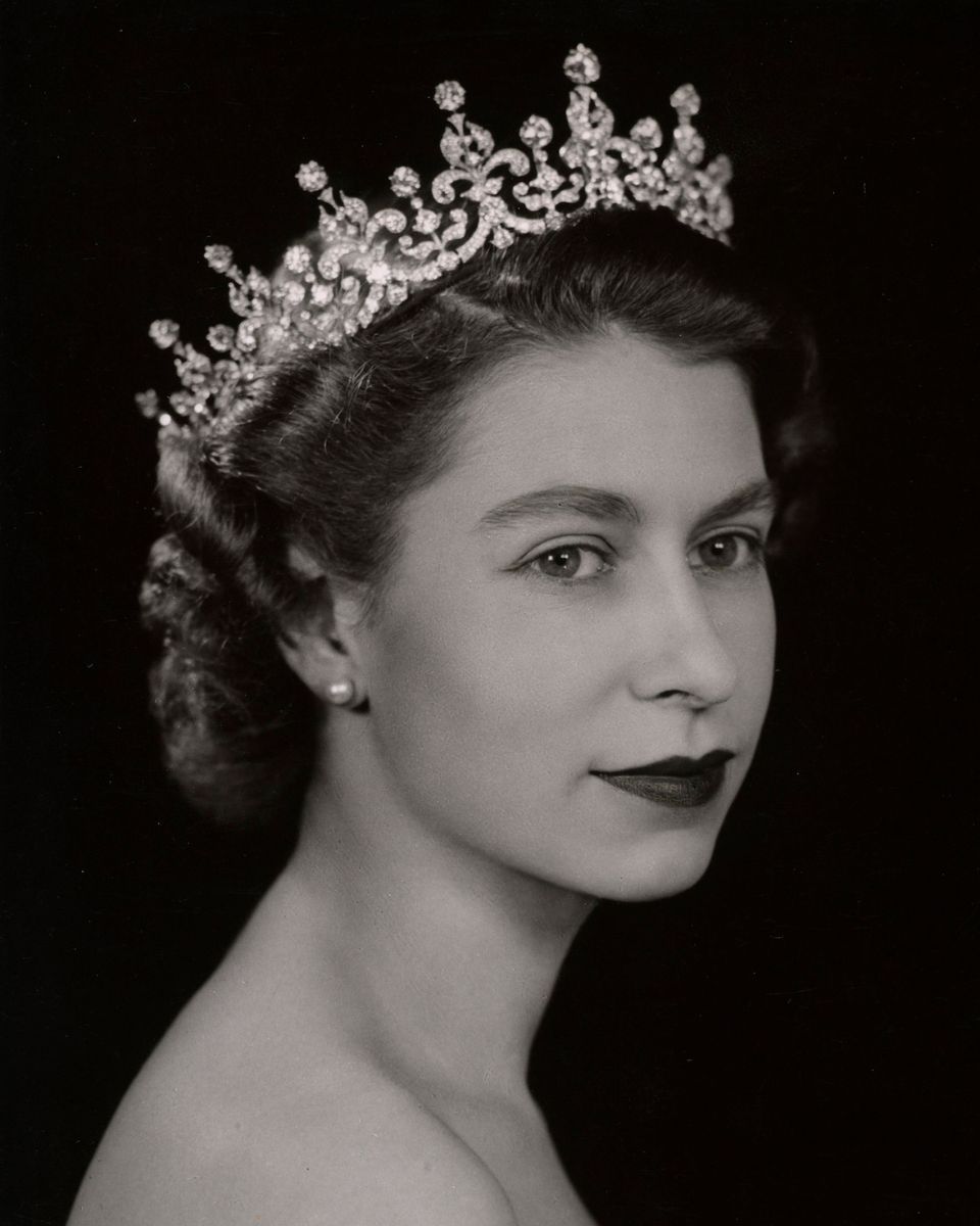 royal tiara rules: Queen Elizabeth II