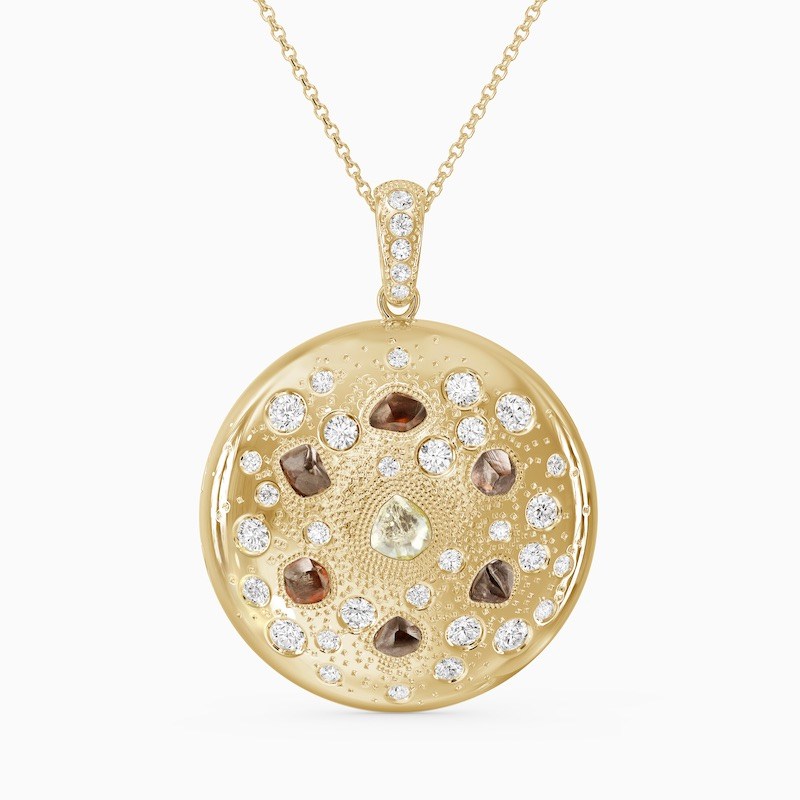 De Beers created a gold and diamond Anniversary Talisman Locket
