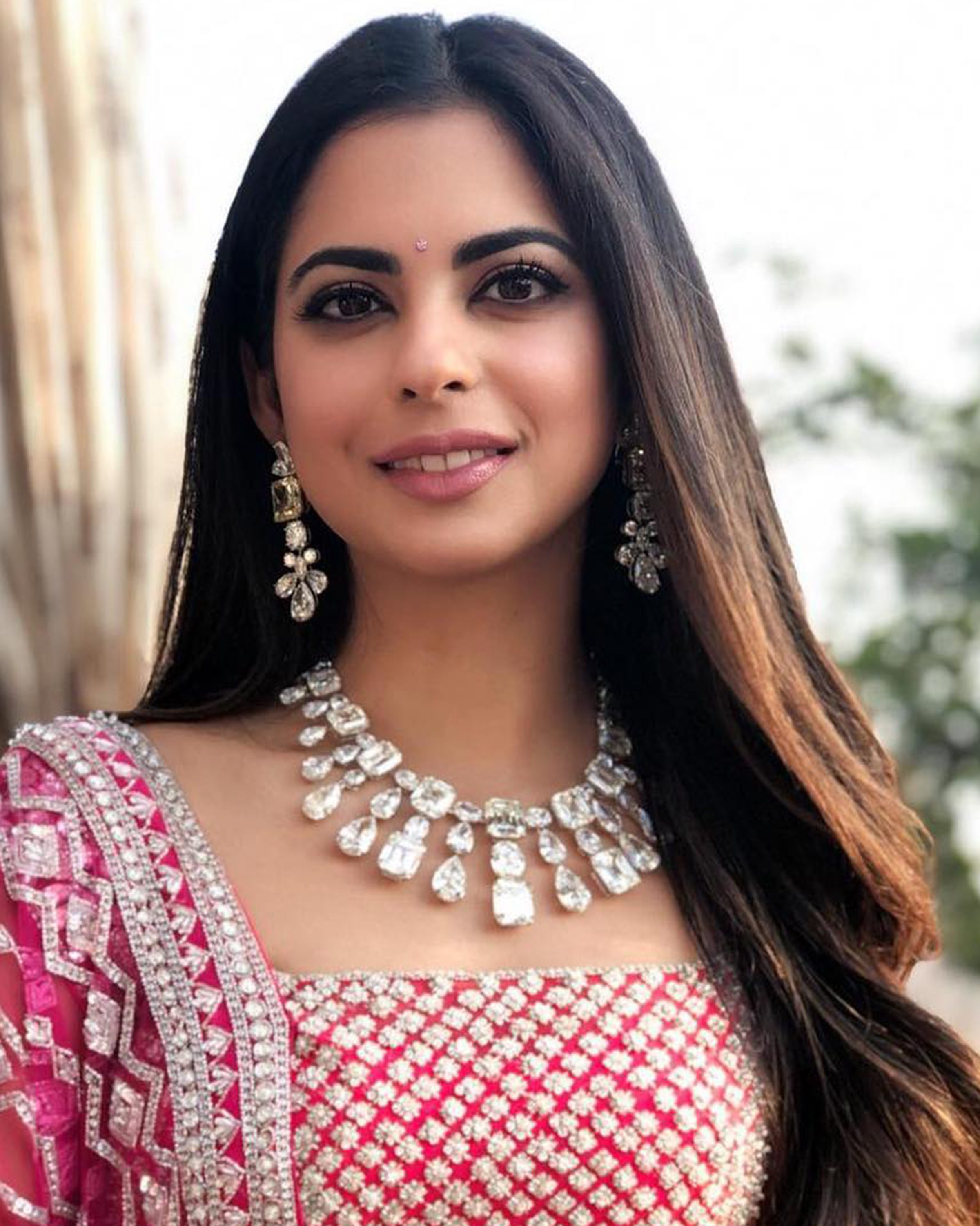 Isha Ambani’s Uncut diamond necklace and earrings