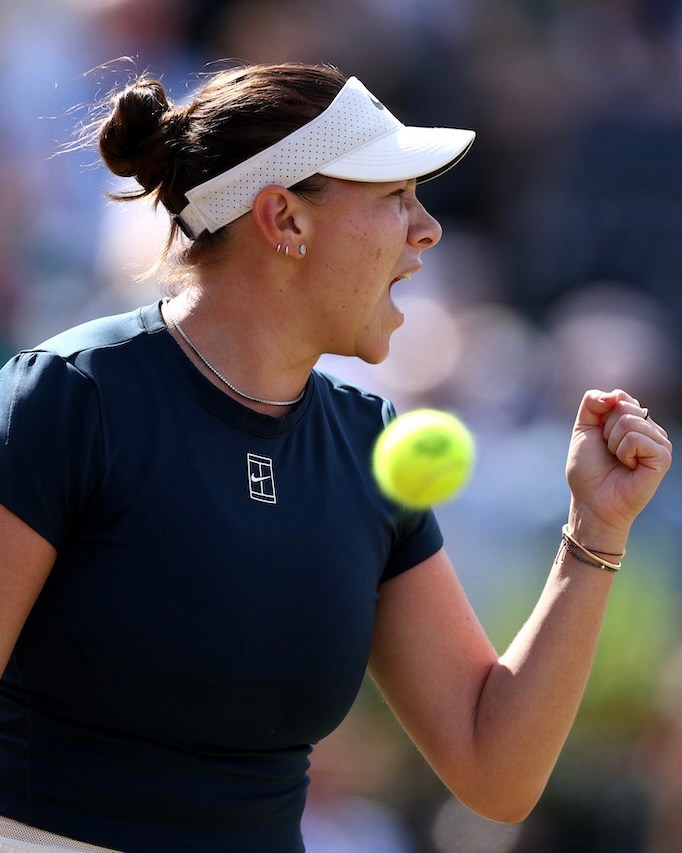 tennis season jewelry: Amanda Anisimova