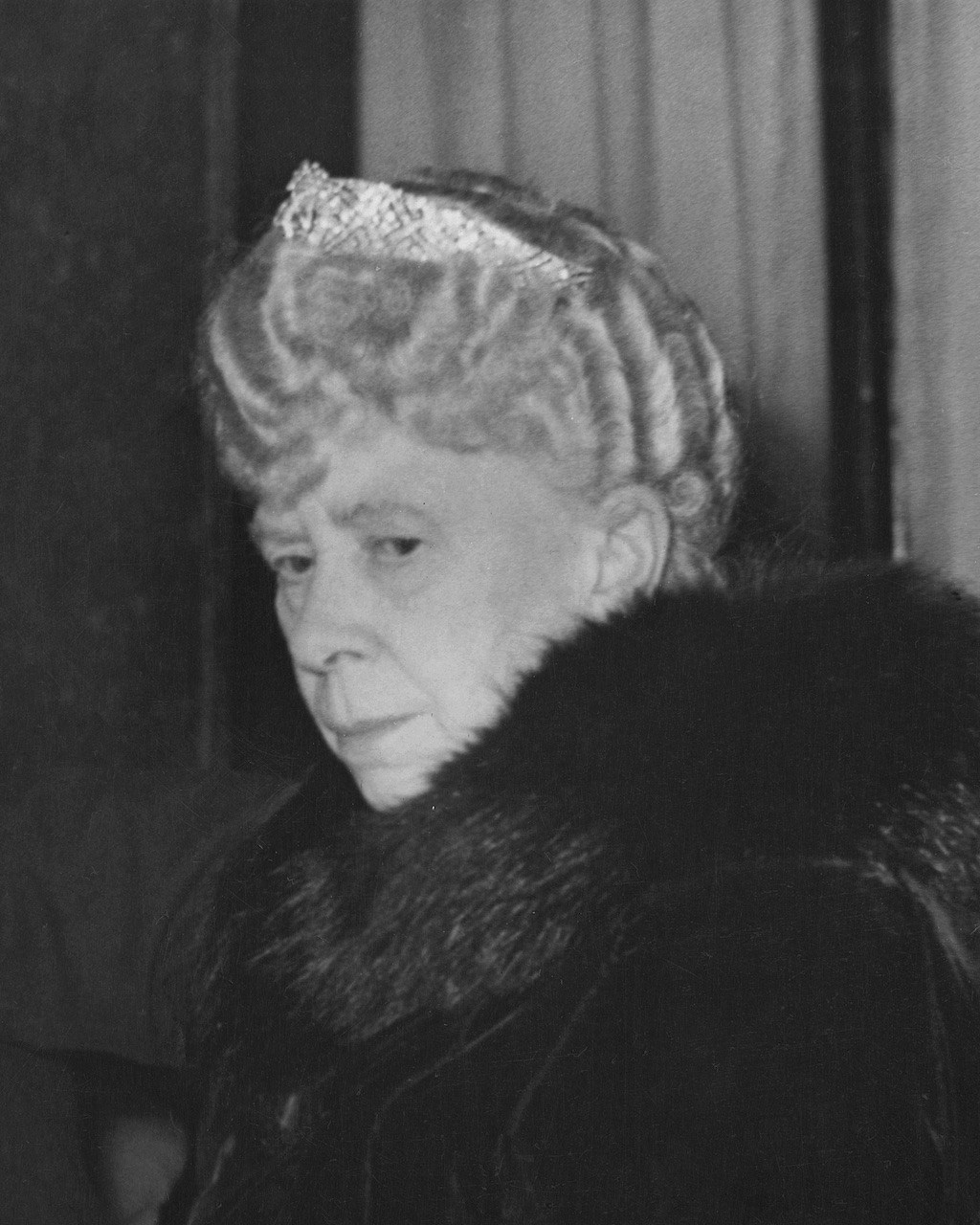 Meghan Markle Wedding Tiara: Queen Mary's Diamond Bandeau Tiara