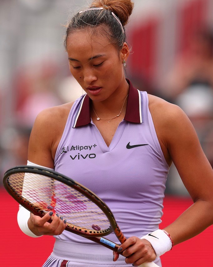 tennis season jewelry: Qinwen Zheng