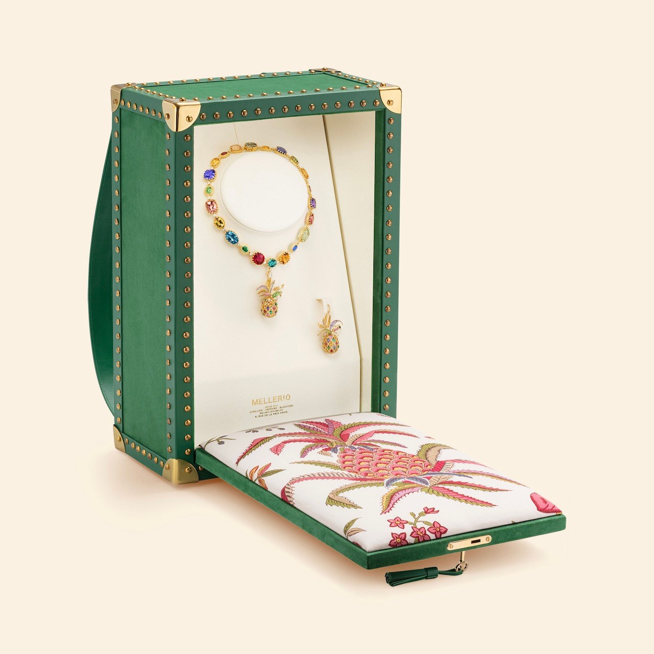 The Jardin de Rêves necklace and earring set displayed inside its bespoke case, lined with embroidered Toile de Jouy fabric echoing Marie Antoinette’s private quarters