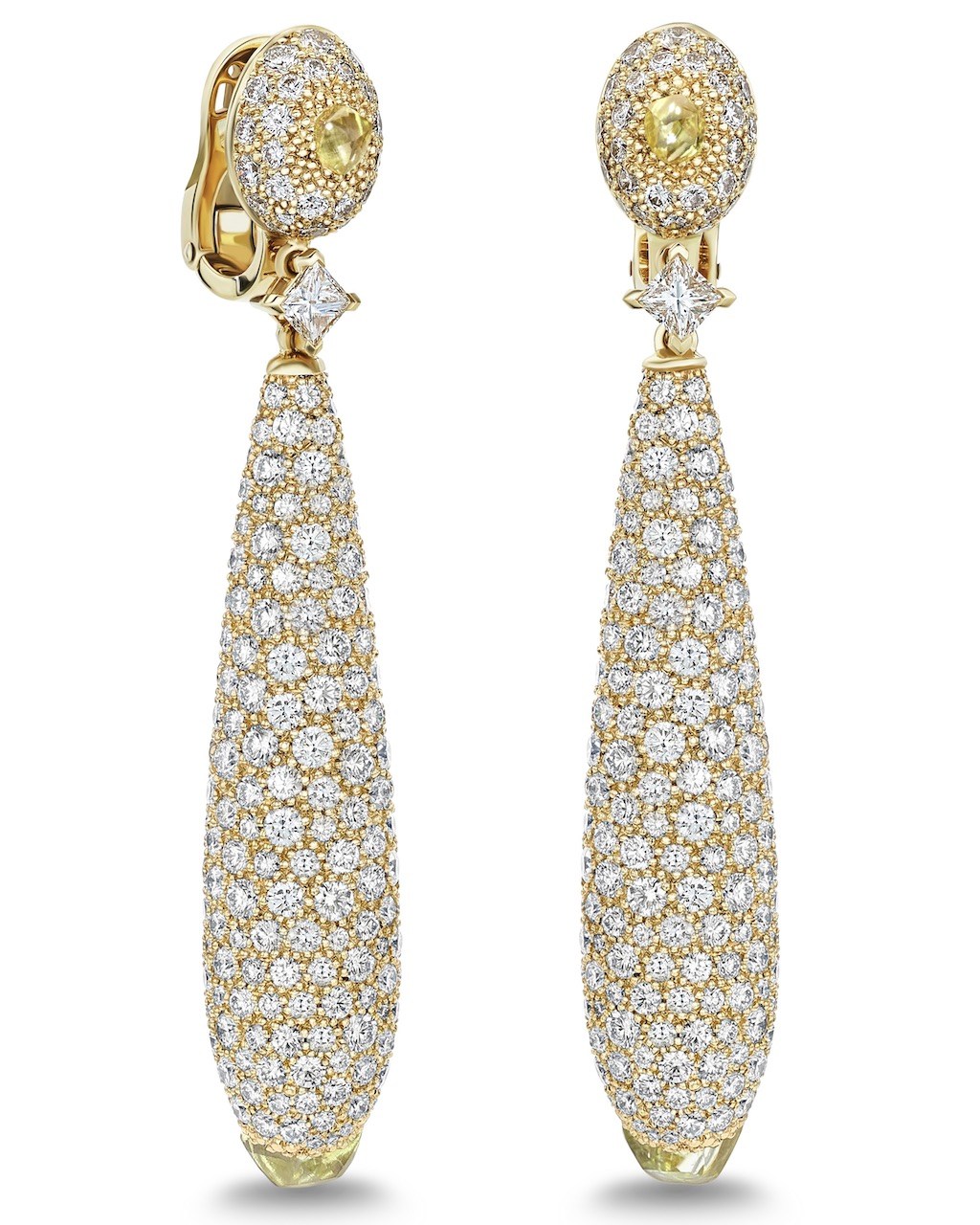 Scarlett Johansson Wore De Beers Jewelry to the 2025 Emmy Awards