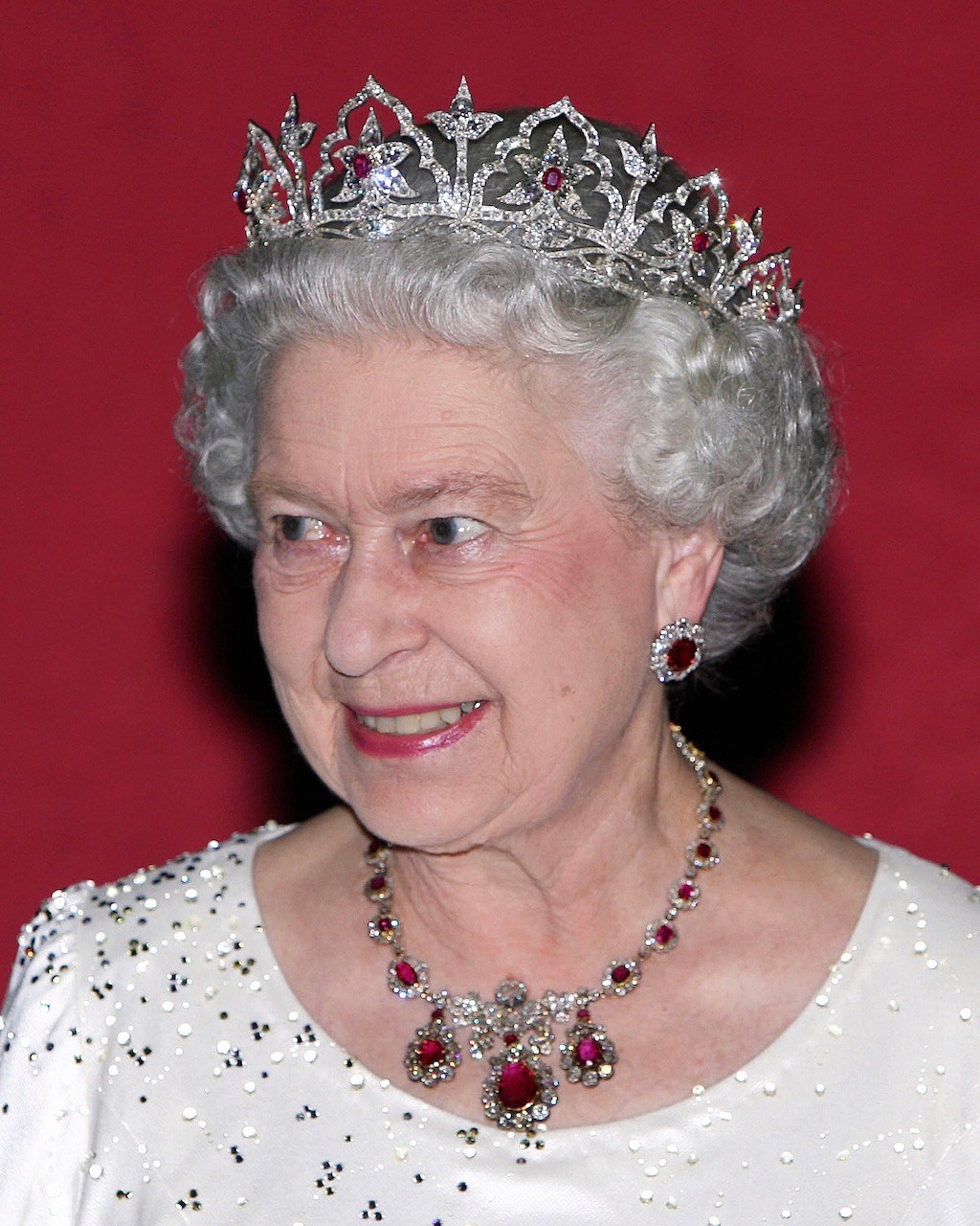 Queen Elizabeth II wears Queen Victoria’s Oriental Circlet Tiara at a State Dinner With President Edward Fenech Adami At The Palace In Valletta during a visit to Malta in 2005. (Getty Images)