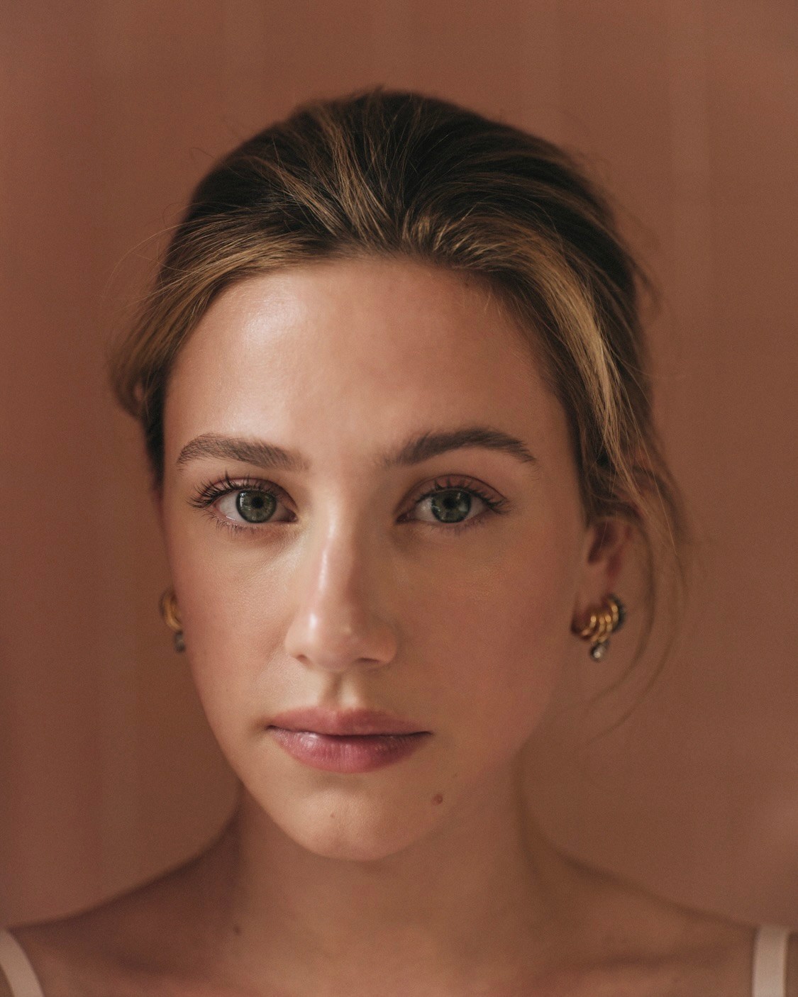 Riverdale actress Lili Reinhart shines in diamond jewelry