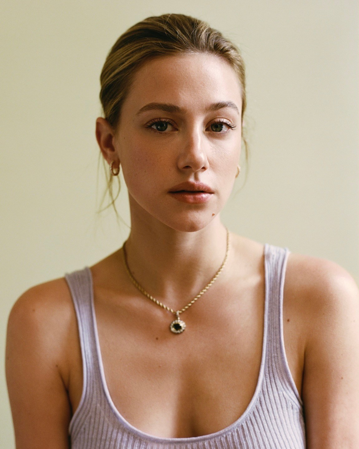 Riverdale actress Lili Reinhart shines in diamond jewelry