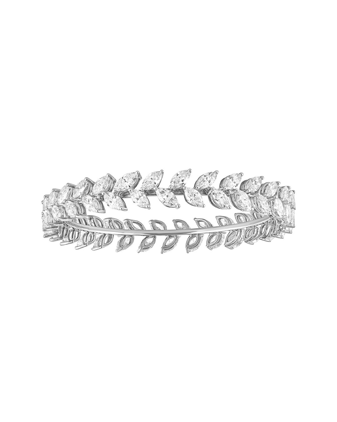 Elegant & minimal Diamond Cuff design