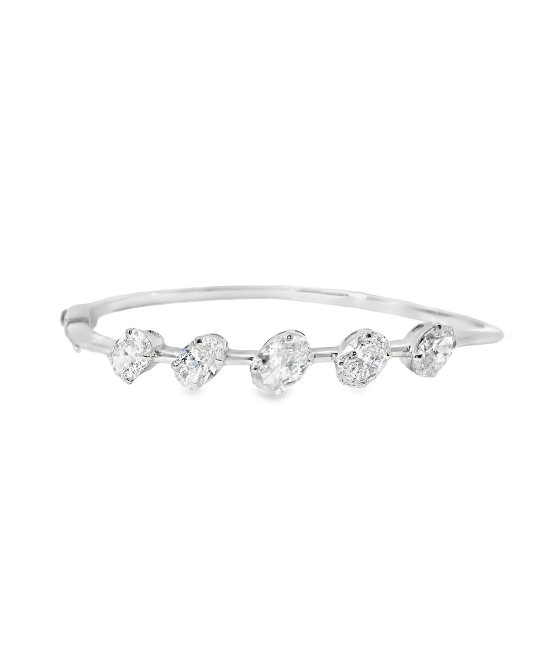 Diamond bracelet with sleek round-cut stones
