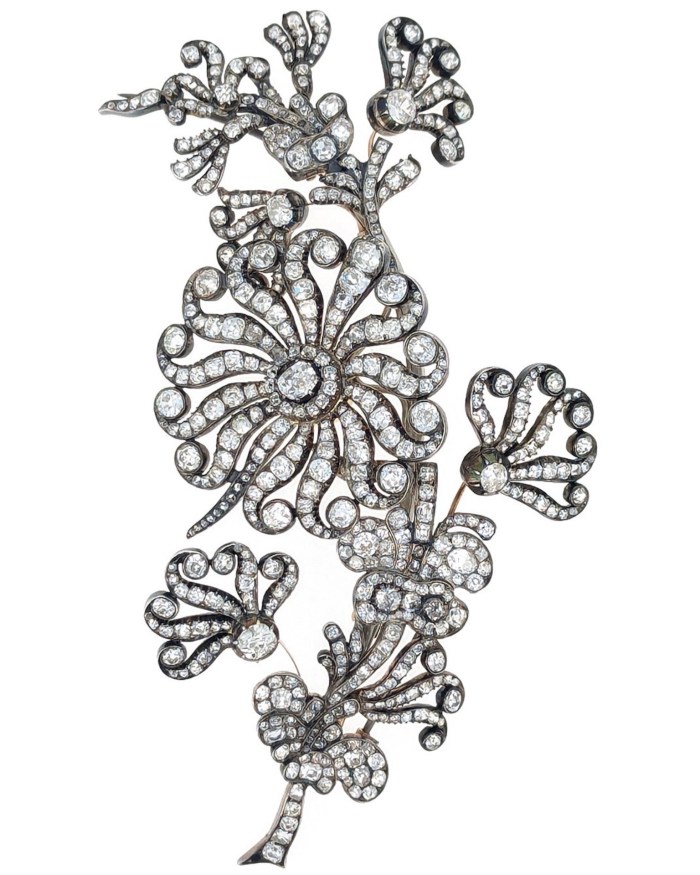 Le style urbain de Rihanna : la broche antique victorienne « En Tremblant » sertie de diamants de Briony Raymond