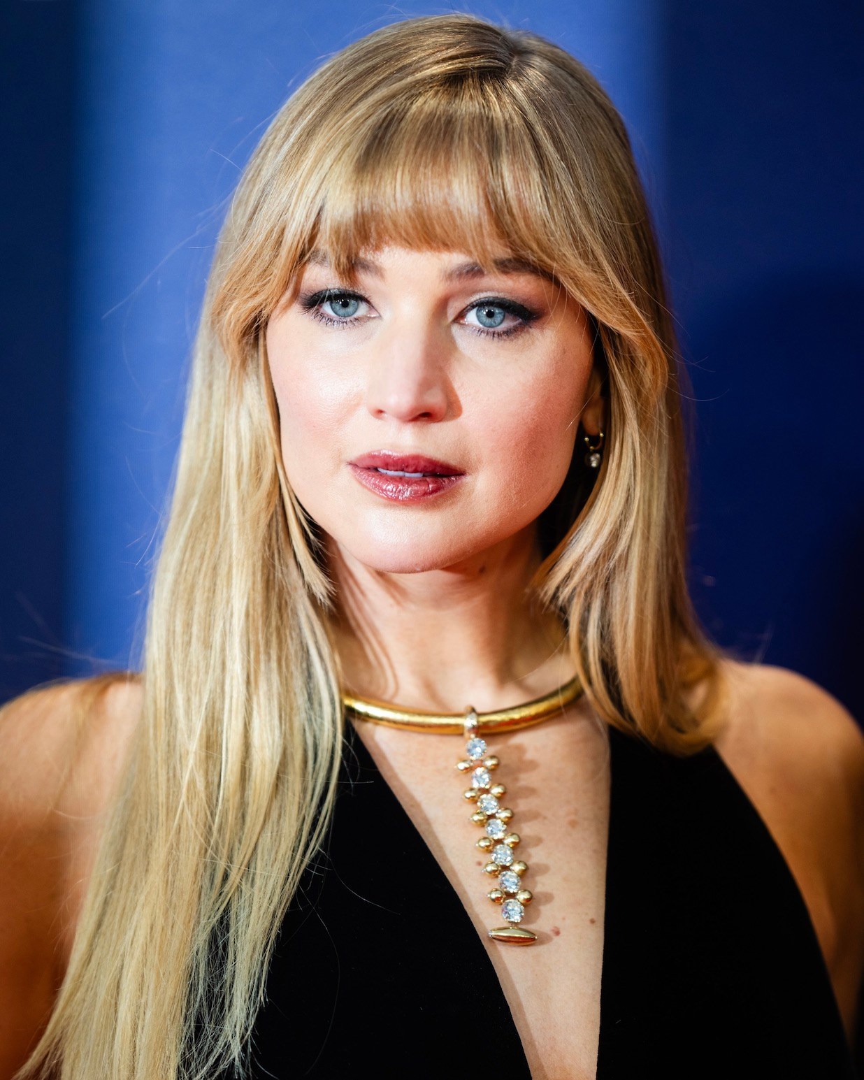 Jennifer Lawrence wore the Glenn Spiro Diamond Torque Necklace from the Materials of the Old World Collection
