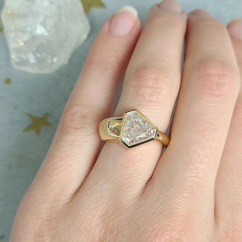 shield cut diamond ring Single Stone