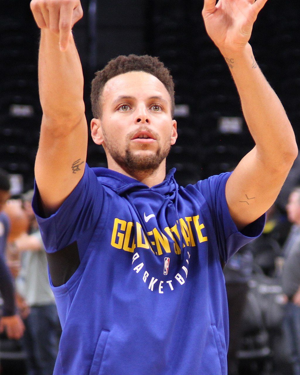 Stephen Curry practices prior to the start of a game in Denver, Colorado, in November 2017. (Wikimedia Commons)