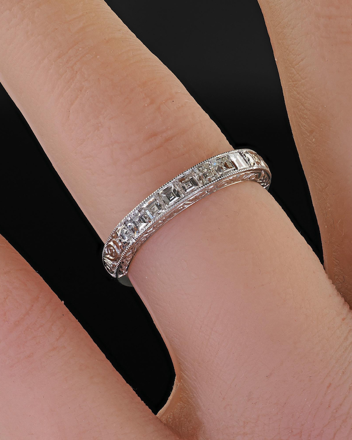 carré cut diamond wedding band