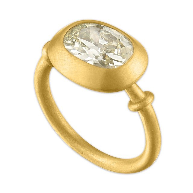 Prounis cushion cut diamond Brilliant Capsa engagement ring