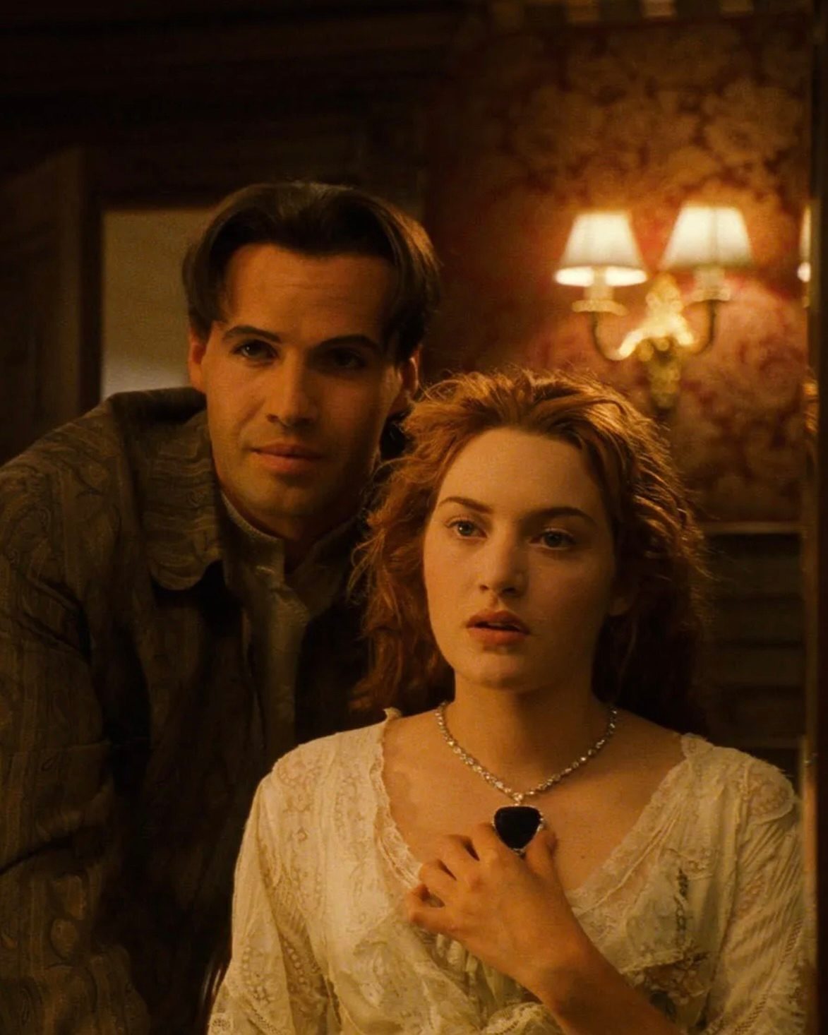Famous Movie Jewelry: Billy Zane and Kate Winslet star in James Cameron’s 1997 film, Titanic. (Source: Alamy)