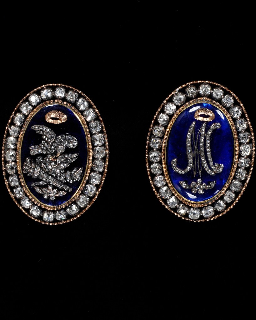 Bracelet clasps, France, Gold with brilliant cut diamonds, central plaques of blue paste (glass). (© Victoria and Albert Museum, London)