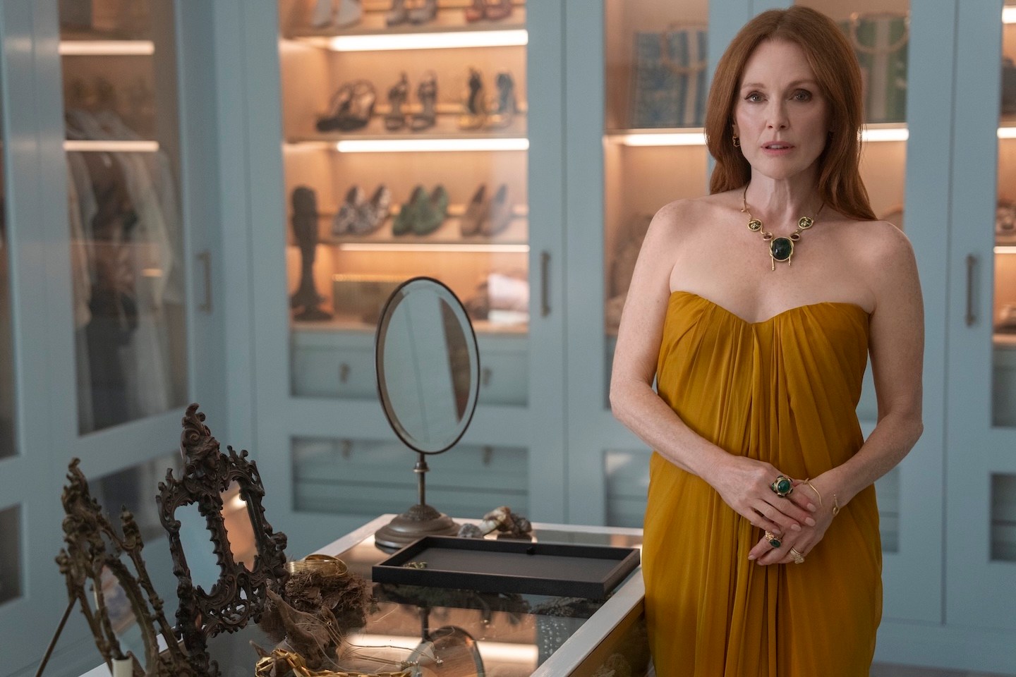 Julianne Moore as Michaela Kell in Sirens, wearing vintage jewelry from Fred Leighton.