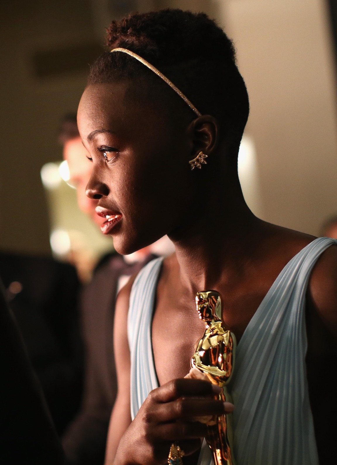 Lupita Nyong'o wearing a Fred Leighton diamond headband and rose-cut diamond earrings designed by Selva, at the Oscars in 2014.