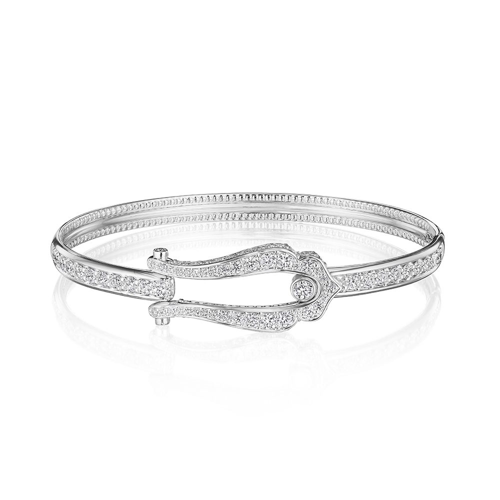 Elegant silver bracelet with diamonds