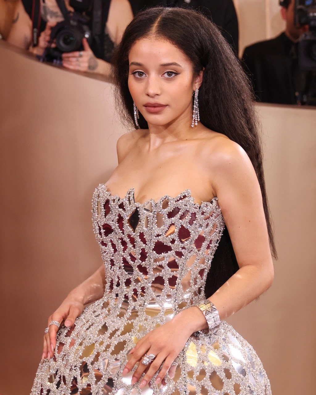 Chase Infiniti Wore De Beers Diamond Jewelry to the Golden Globes 2026 One Battle After Another