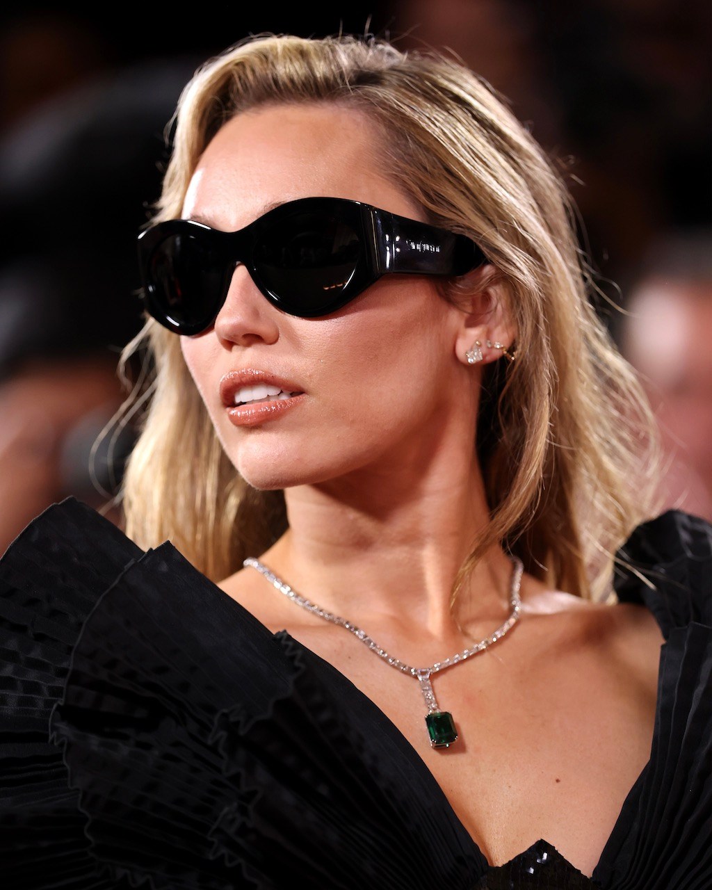 Miley Cyrus Wore Tiffany & Co. Jewelry to the Golden Globes 2026