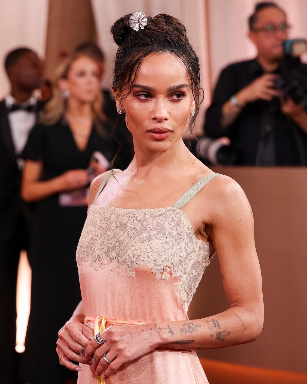 Zoë Kravitz at the 2026 Golden Globes diamond hairpin