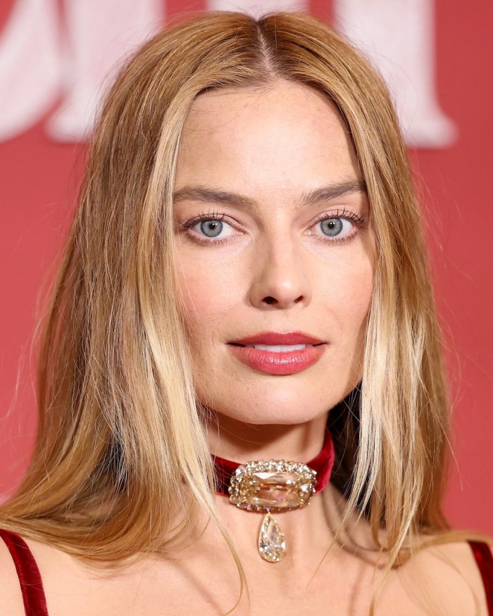 Margot Robbie Wore Lorraine Schwartz Ribbon Choker to the "Wuthering Heights" Photocall in Paris