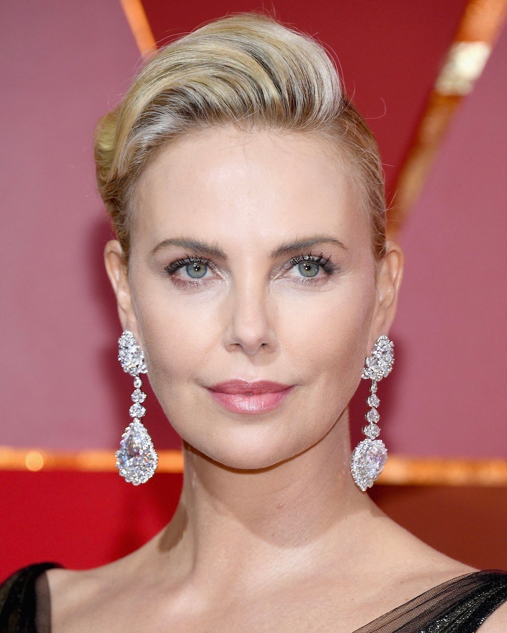 Oscars Jewelry: Charlize Theron wears Chopard Garden of Kalahari diamond earrings to the Academy Awards on February 26, 2017.
