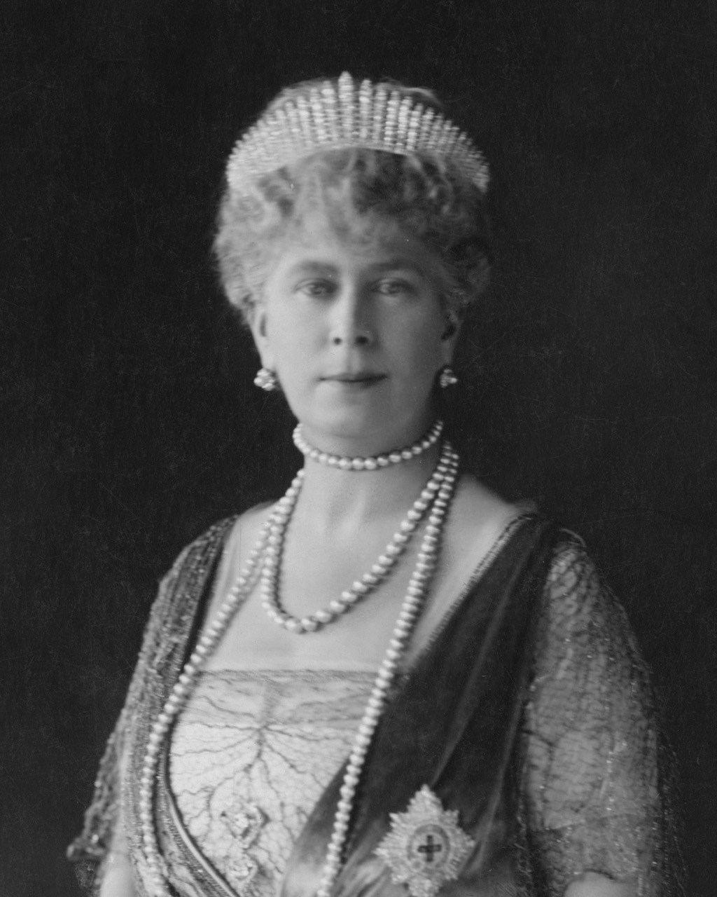 Queen Elizabeth II Wore a Convertible Tiara on Her Wedding Day Queen Mary