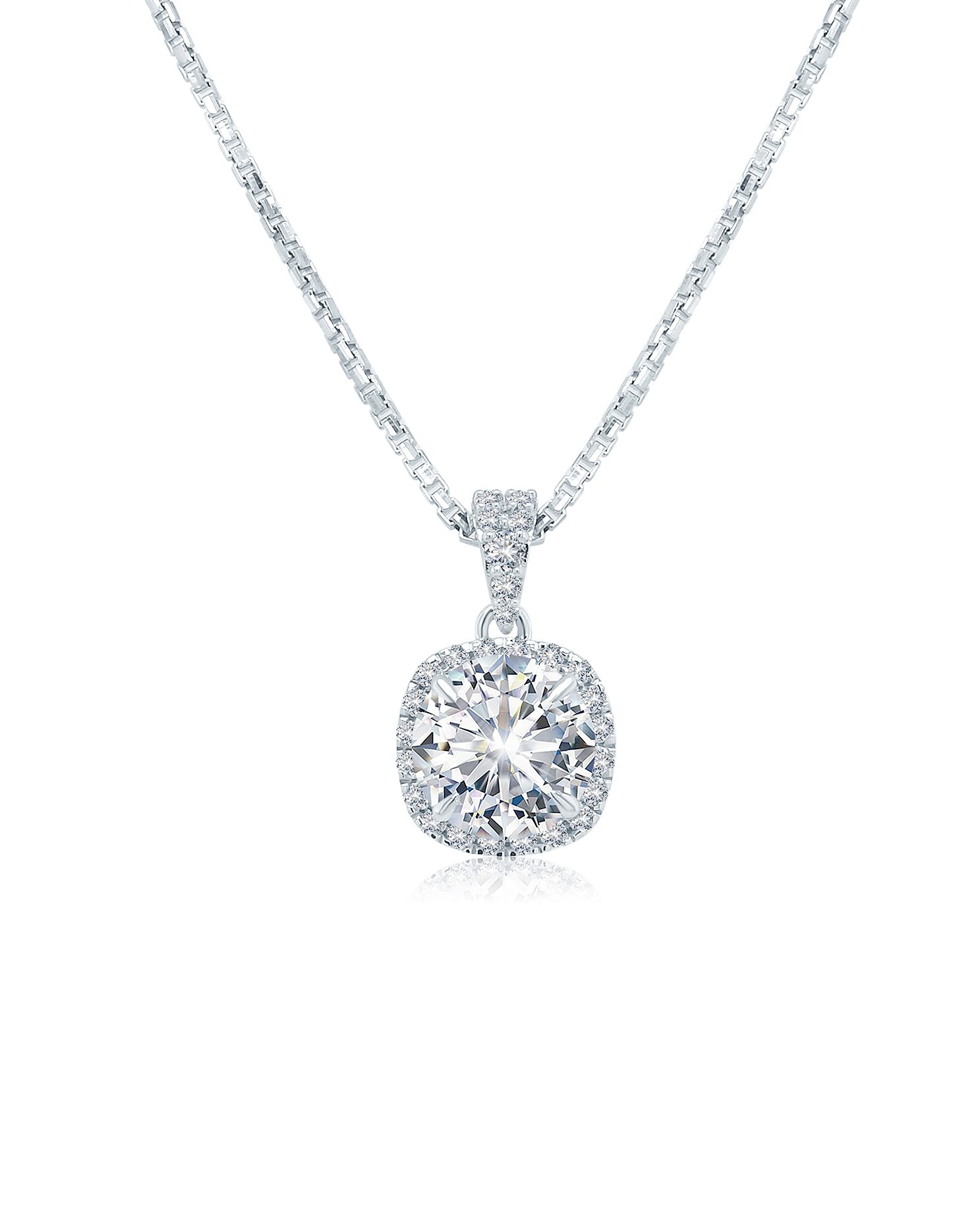 Oval pendant diamond necklace in white gold.