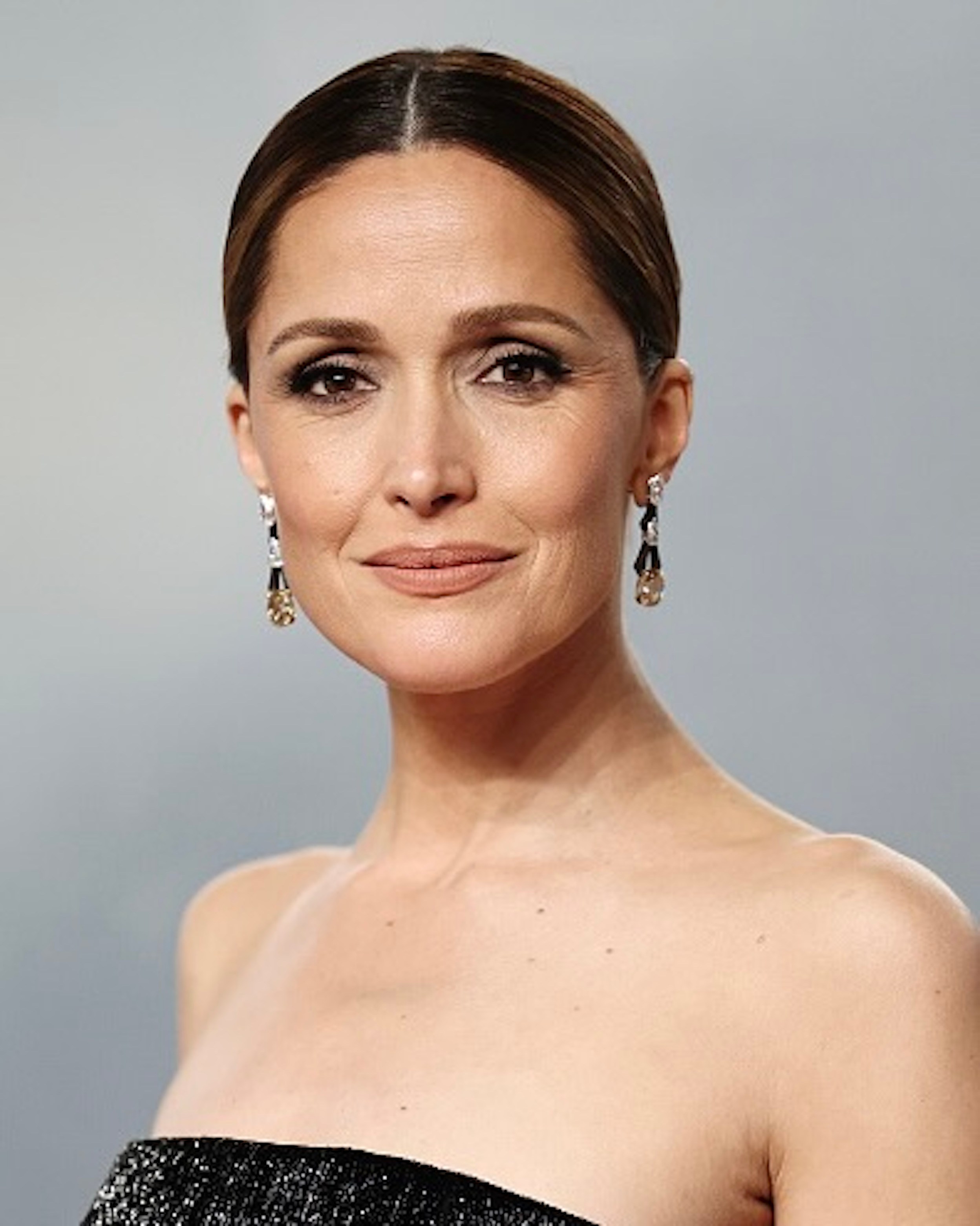 Diamond Traceability Rose Byrne wore Nikos Koulis ME earrings to the 2026 Vanity Fair Oscar Party on March 15, 2026.