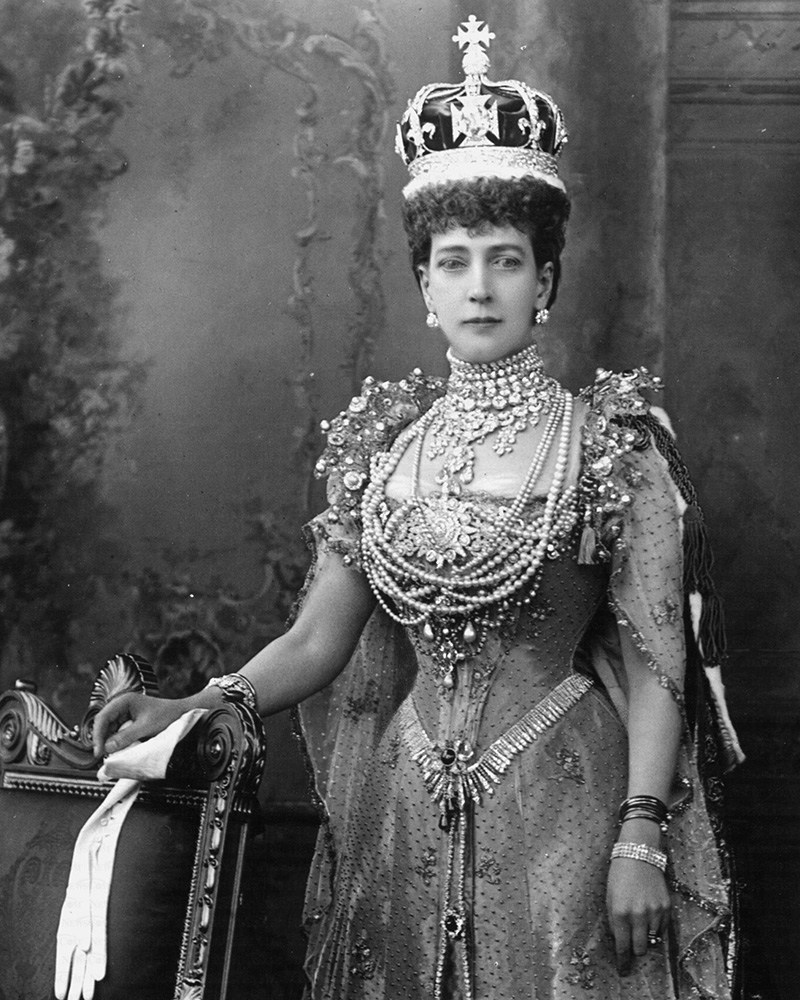 Alexandra of Denmark dressed for the Coronation, 1902 (Wikimedia Commons/Public Domain)