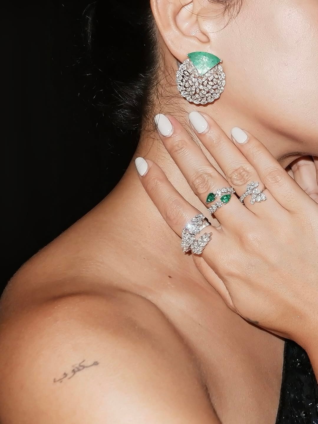 Diamond earrings 7 rings with green emerald