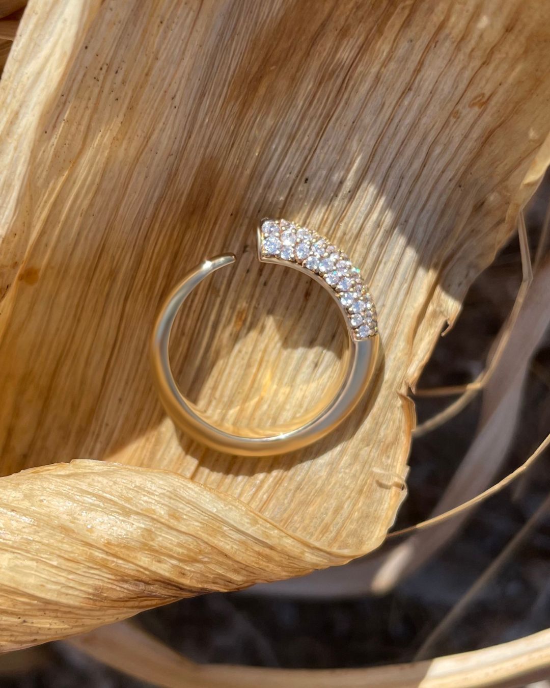 The Beabond Lanaka Collection pavé ring