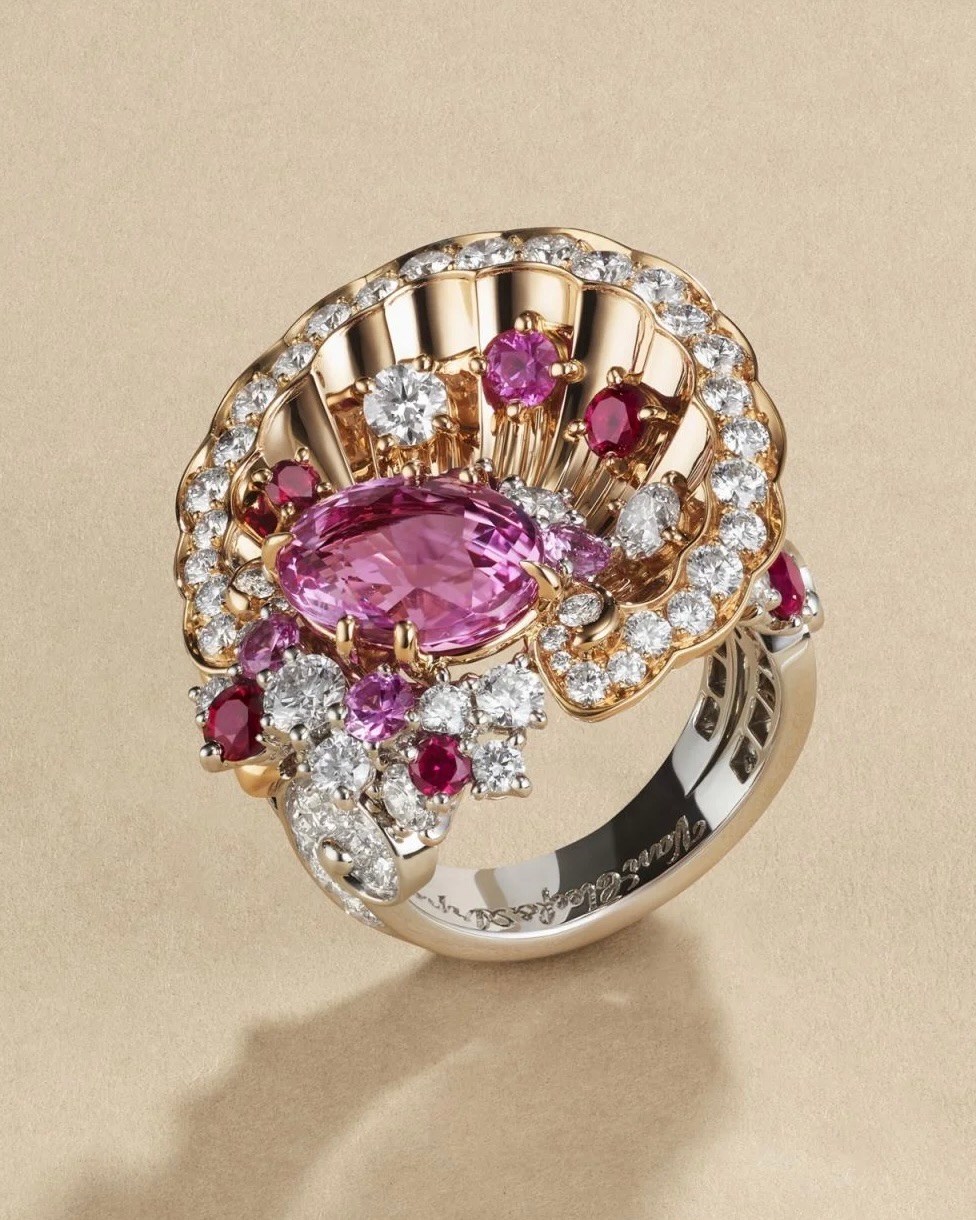 art-inspired jewelry, jewelry inspired by art: Birth of Venus Van Cleef & Arpels Ode à l’amour ring