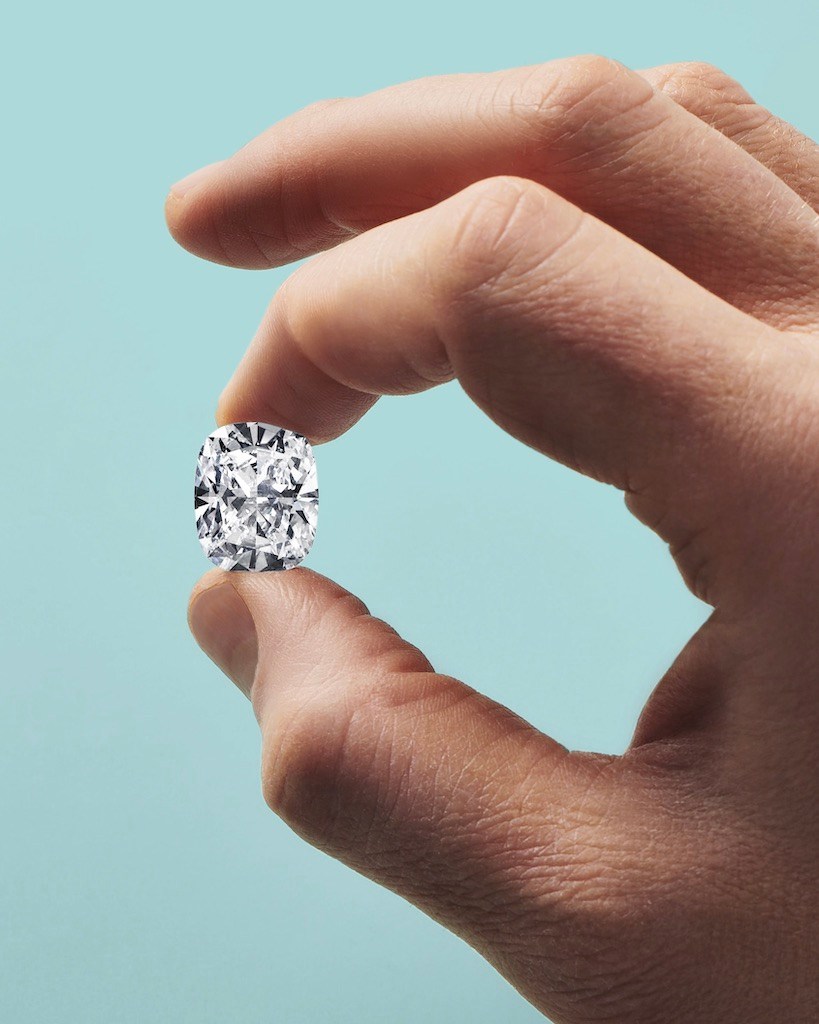 Handcrafting the Jasmine Diamond necklace from Blue Book 2026: Hidden Garden. An artisan examines a D-color, internally flawless, type IIA cushion-cut diamond of 18.80 carats.