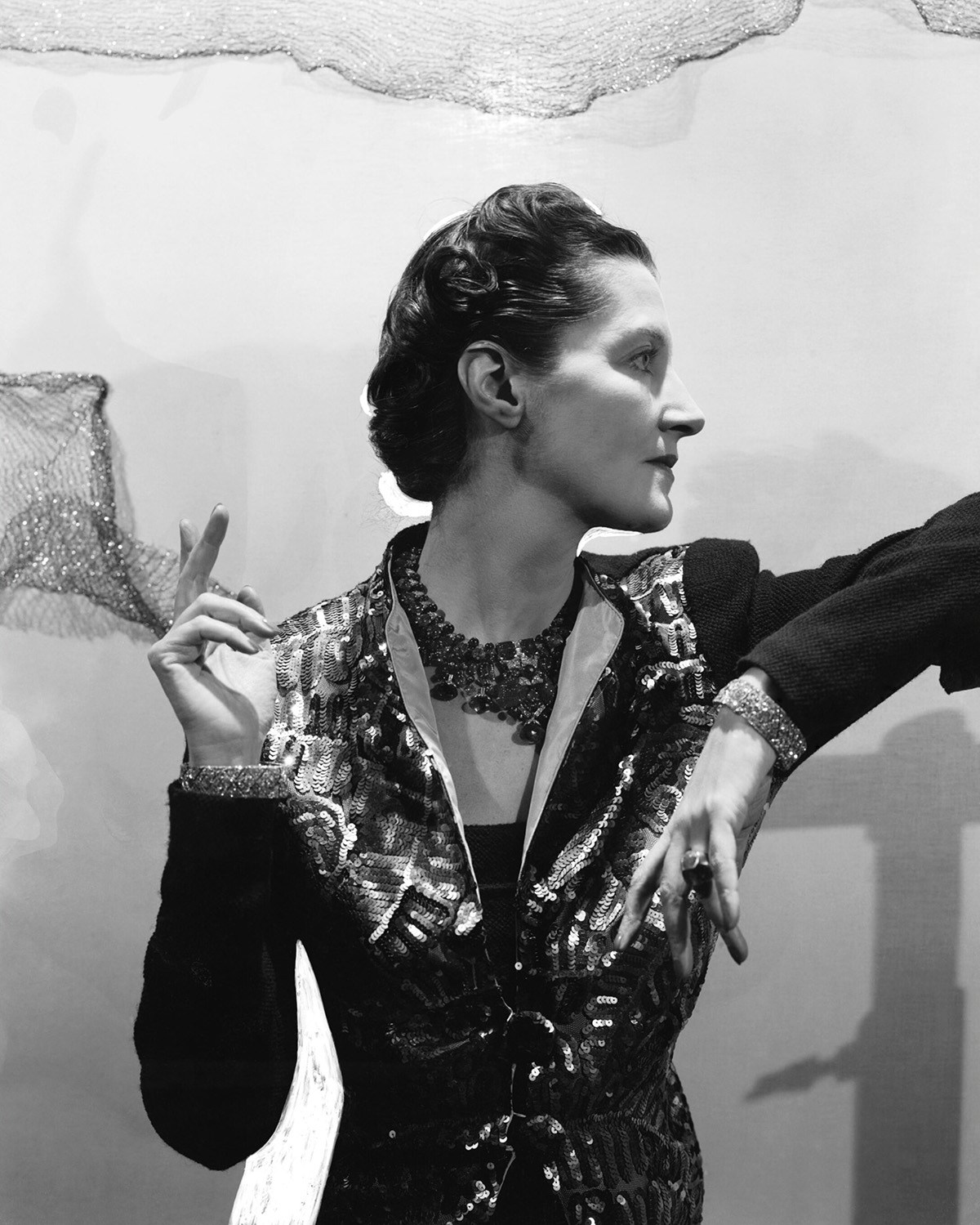 Daisy Fellowes wears the Cartier Tutti Frutti design, 1936 by Cecil Beaton. ( © The Cecil Beaton Studio Archive at Sotheby’s)
