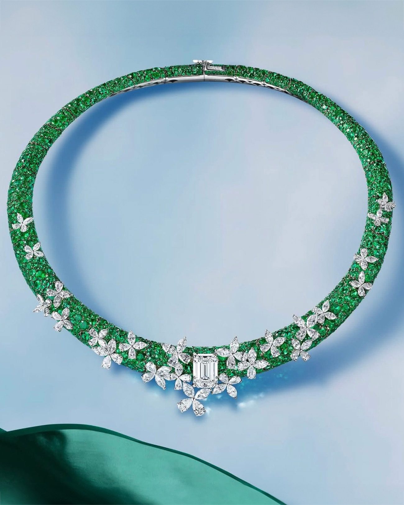 Graff Emerald Butterfly High Jewelry