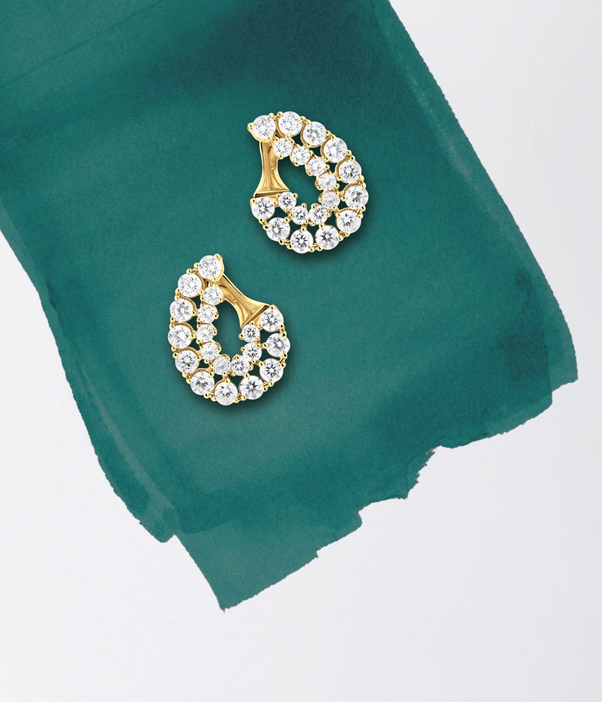 Pear shaped gold diamond stud earrings