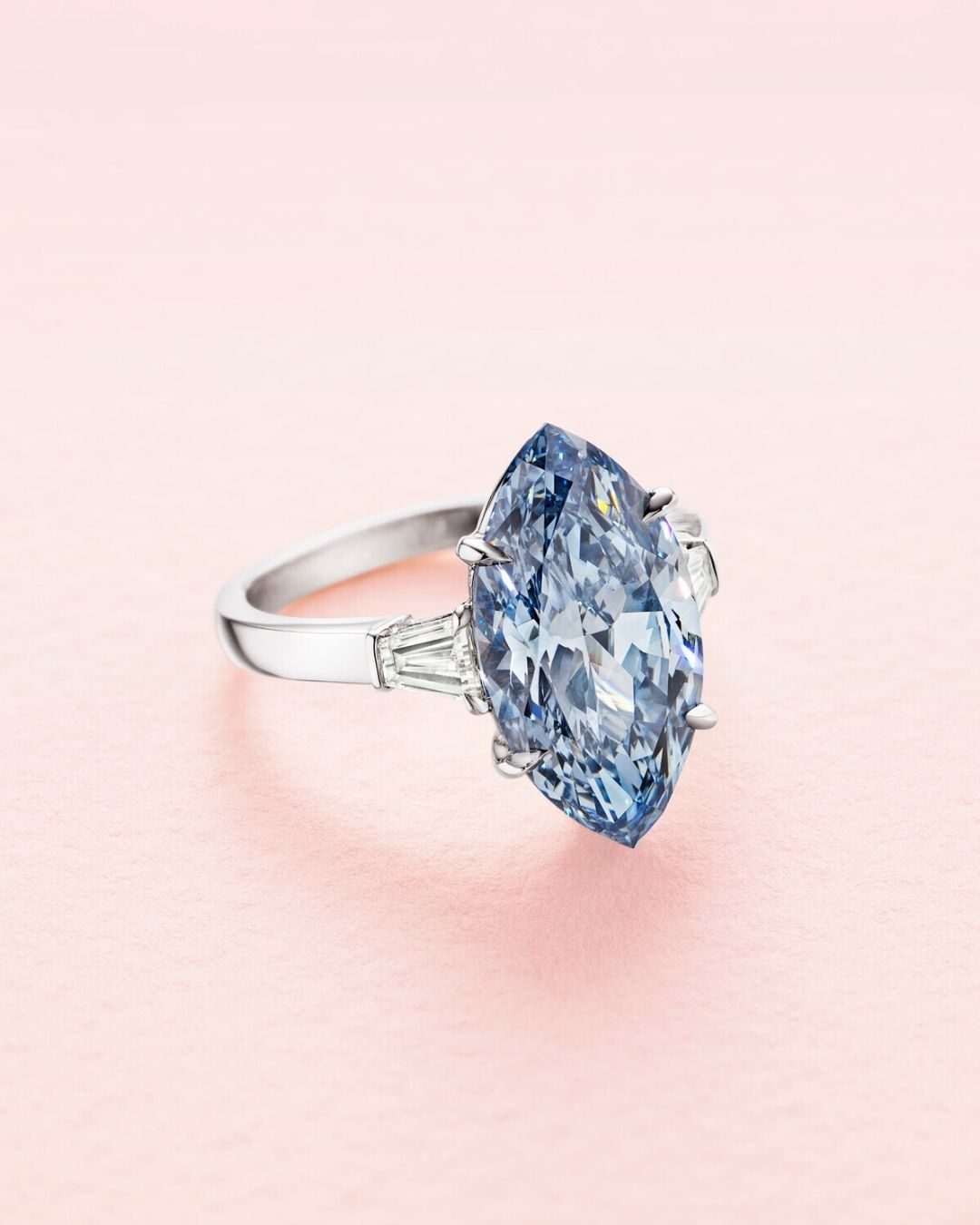 Fancy Vivid Blue 5.04 carat diamond