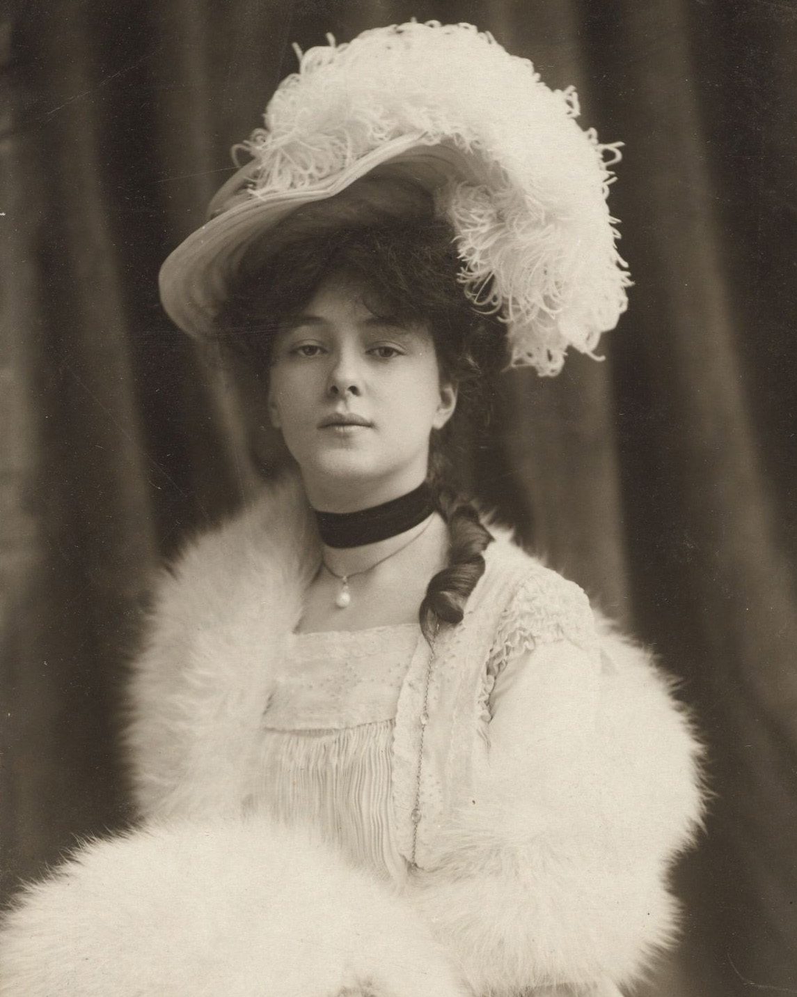 Portrait of Evelyn Nesbit c. 1902.