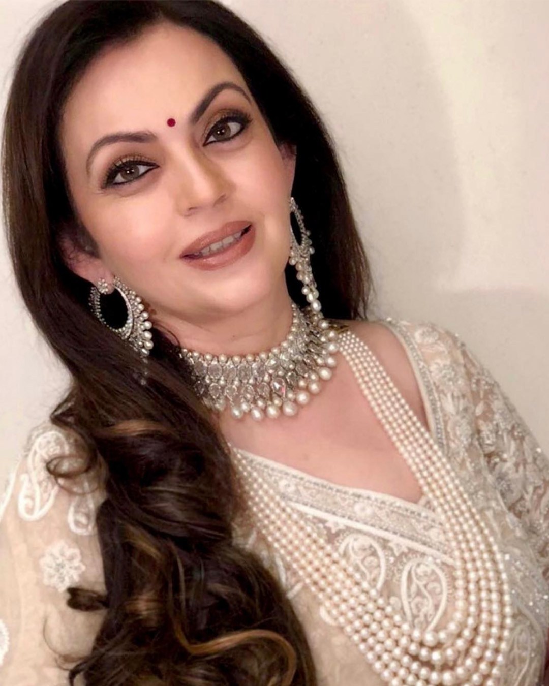 Nita Ambani and Radhika Merchant wearing the same heirloom pearl diamond necklace.