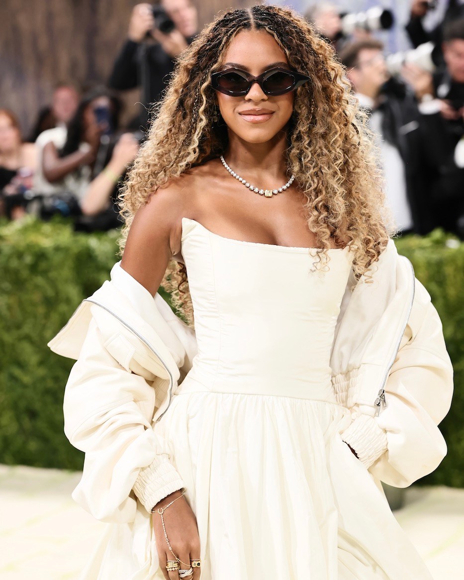 Diamond Hand Chain custom SHAY Jewelry Blue Ivy Carter 2026 Met Gala