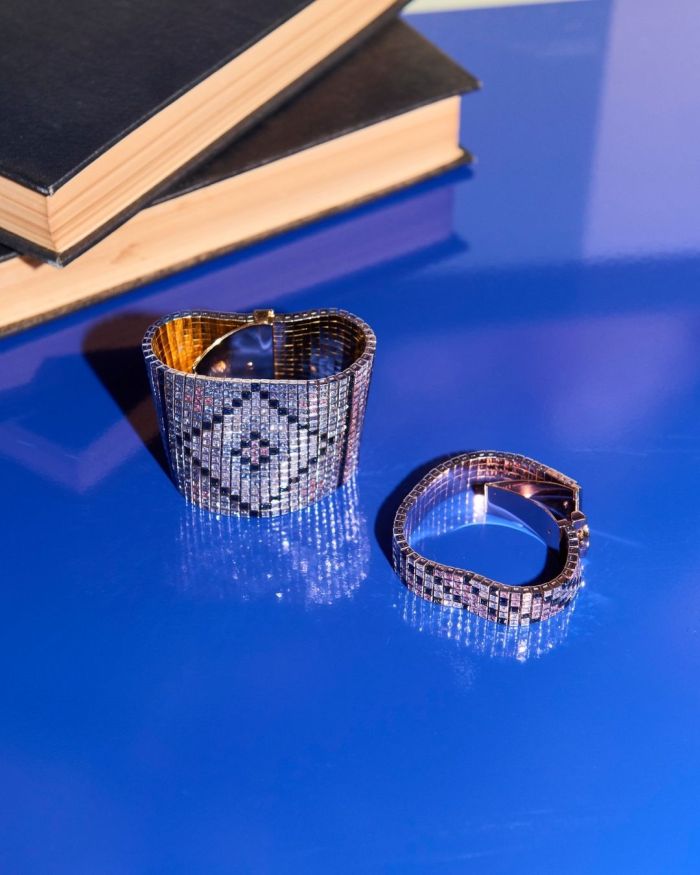 Bracelets « Tapestry » de Jessica McCormack, ornés de diamants et de saphirs tissés