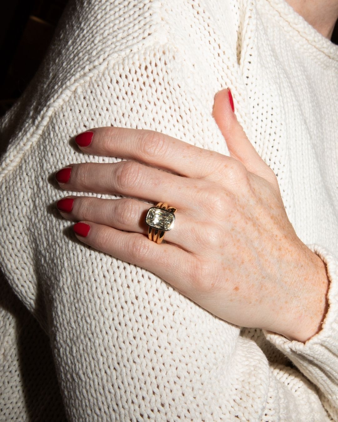 Warm diamond ring from Retrouvai