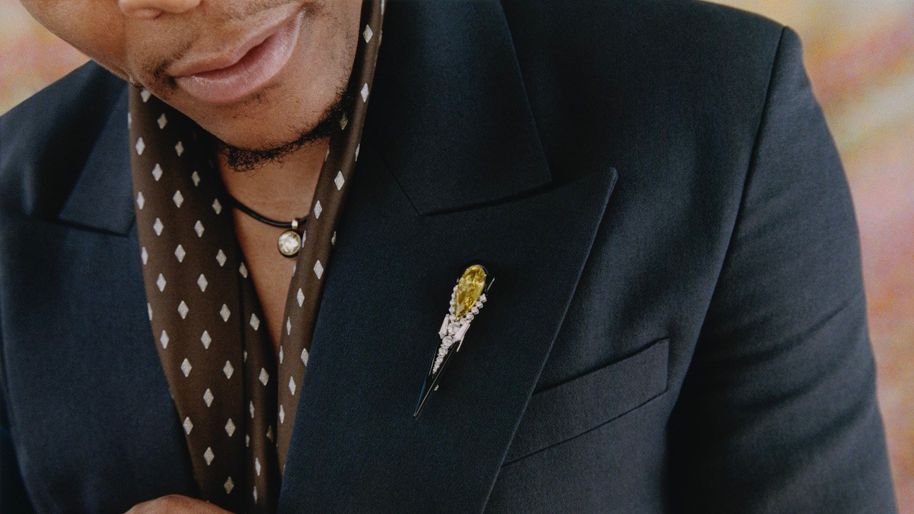 Basketball star Russell Westbrook wearing diamonds