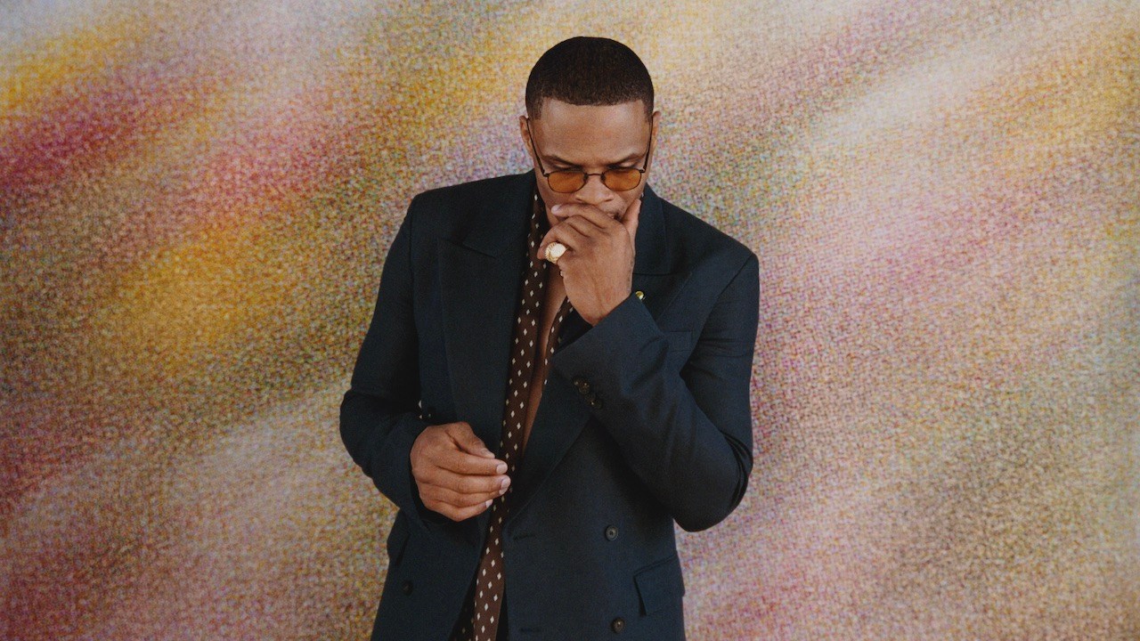 Basketball star Russell Westbrook wearing diamonds